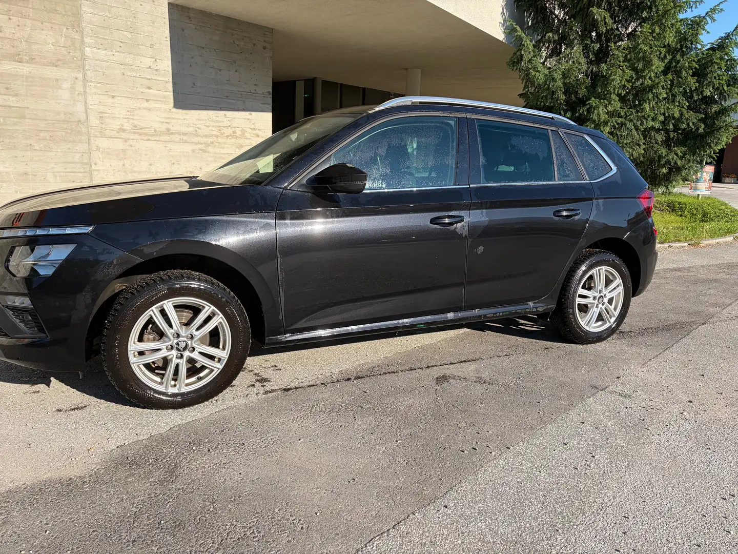 Skoda Kamiq Kamiq 1,0 TSI Selection DSG Selection Schwarz - 2