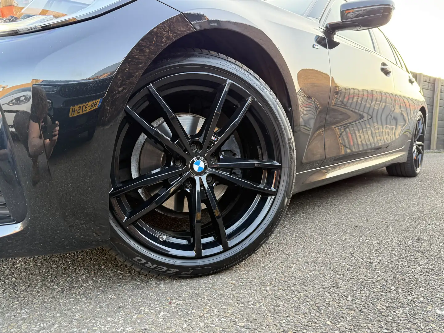 BMW 320 3-serie Touring 320i High Executive Edition M-spor Schwarz - 2