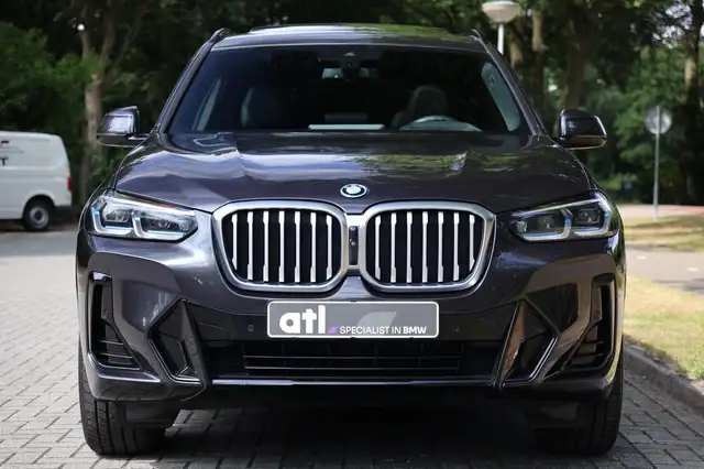 BMW X3 view 10