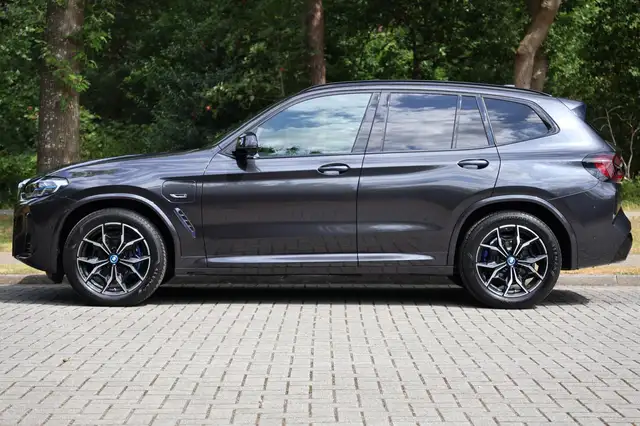 BMW X3 view 2