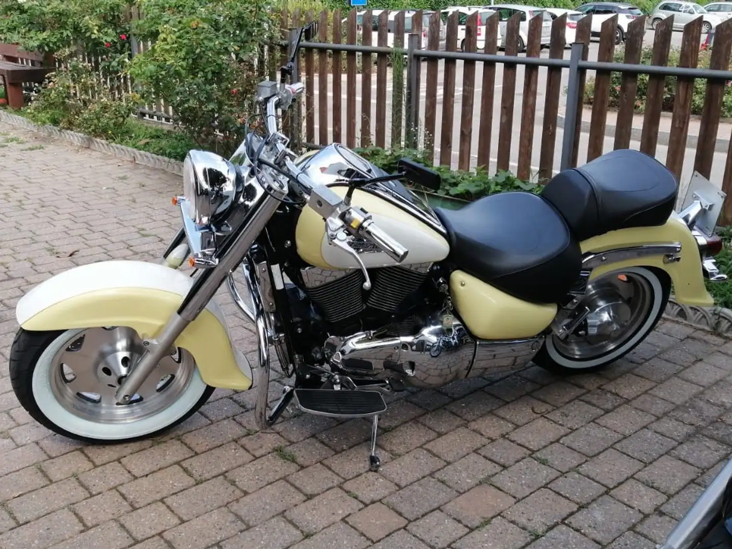 Suzuki VL 1500 Giallo - 1