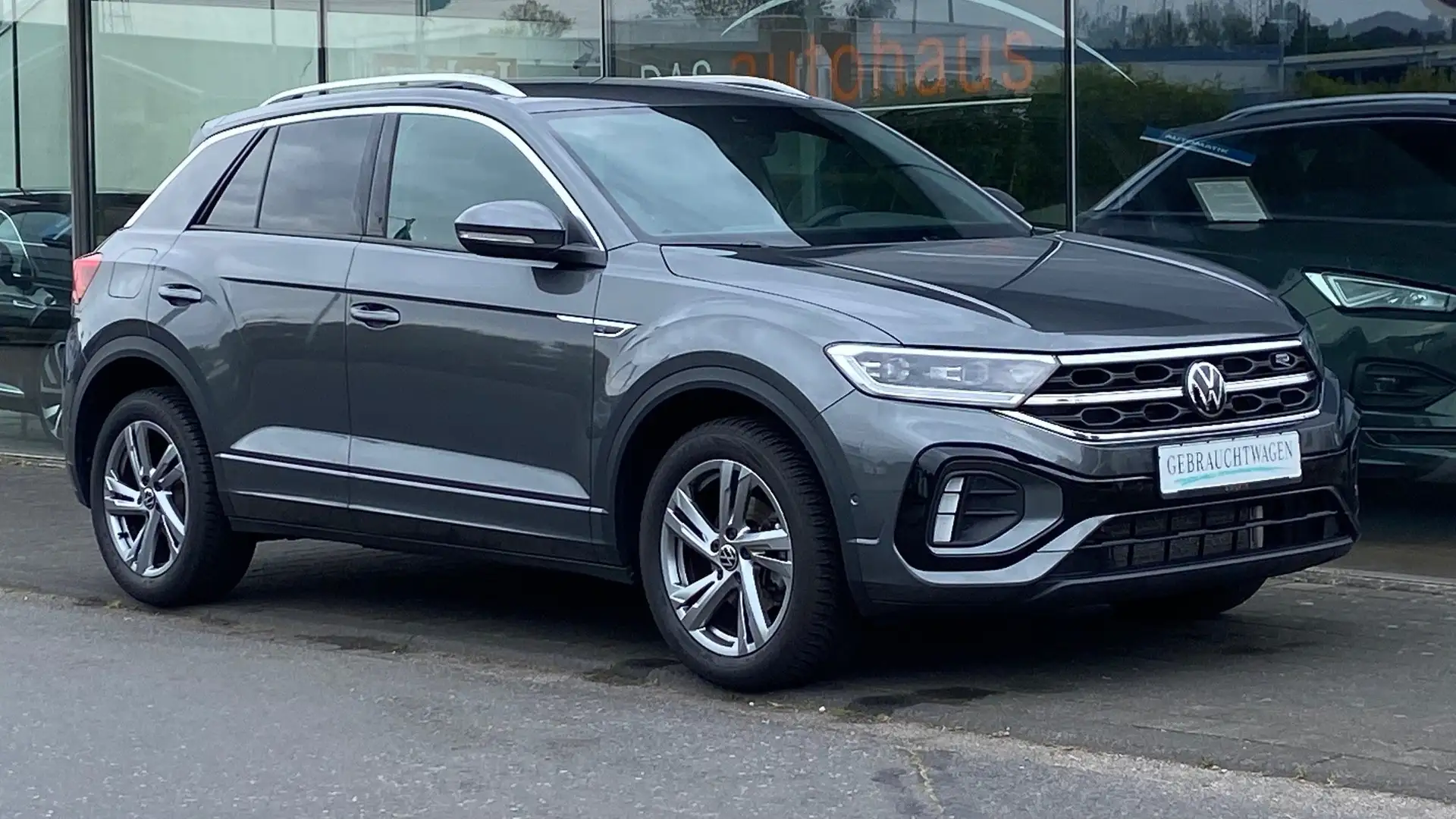 Volkswagen T-Roc 1.5TSi R-Line Black Style, FACELIFT, NAVI+RFK, LED Grau - 1