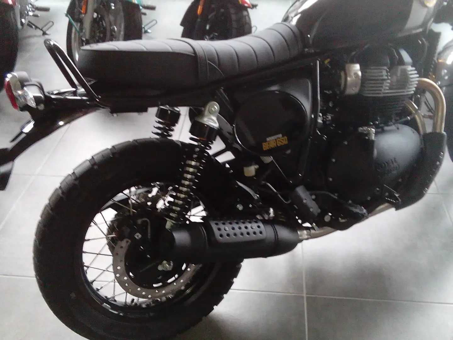 Royal Enfield Bear 650 Golden Shadow Negru - 2