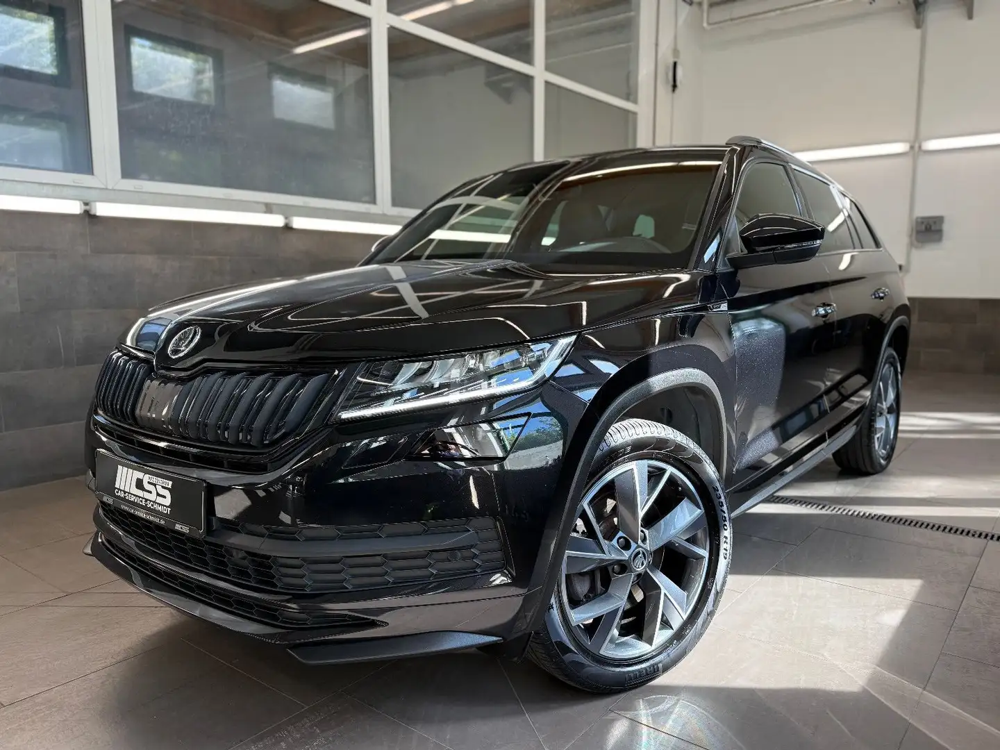 Skoda Kodiaq Sportline 4x4 AHK LED NAVI 4xSHZ DAB 19" Black - 1
