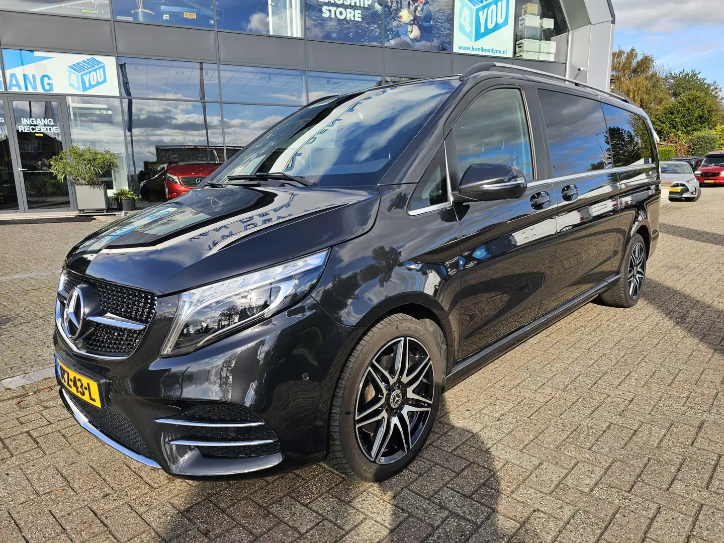 Mercedes-Benz V 300 300d Extra Lang DC Avantgarde Edition AMG Line | S Grijs - 1