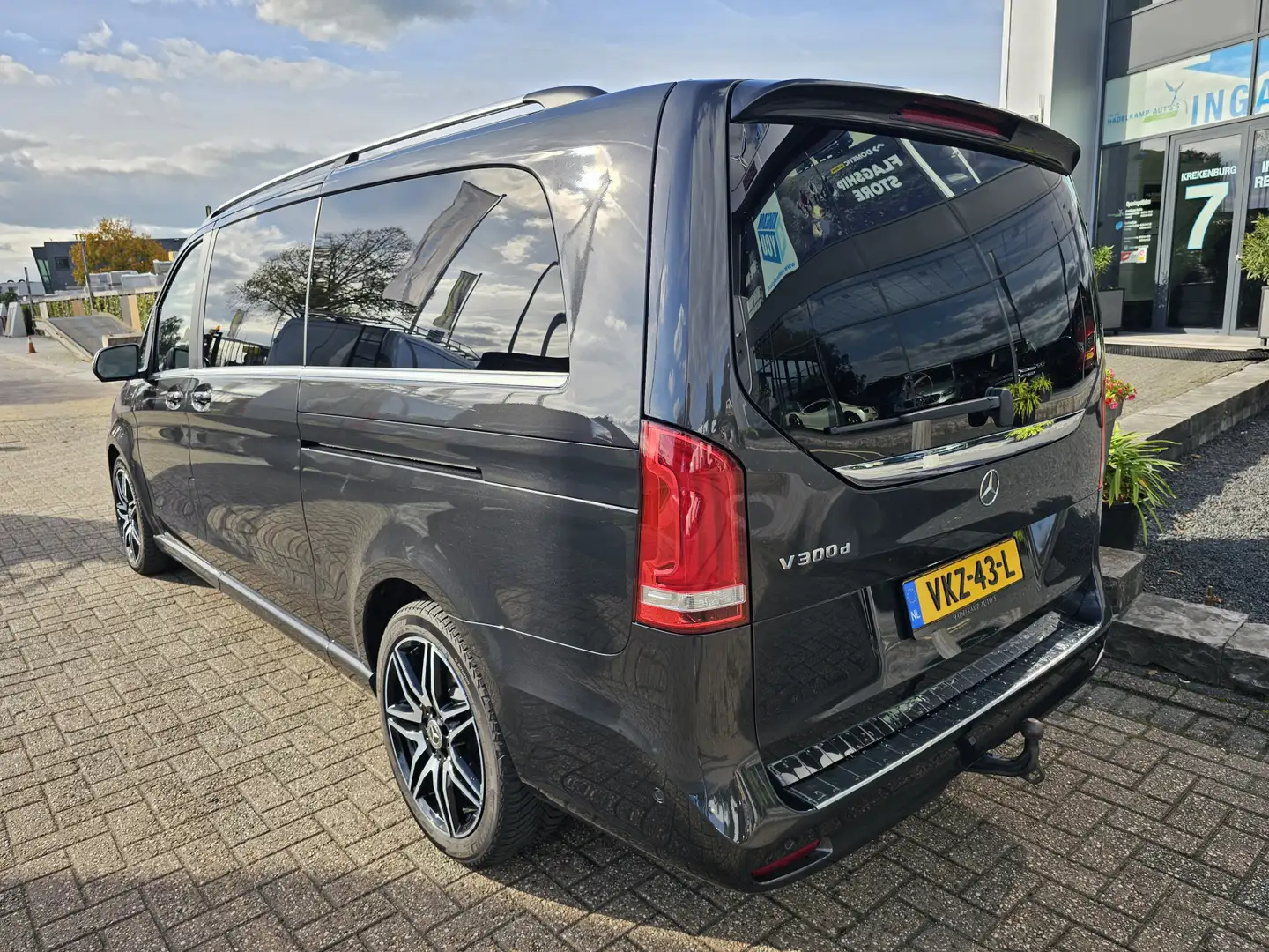 Mercedes-Benz V 300 300d Extra Lang DC Avantgarde Edition AMG Line | S Grijs - 2