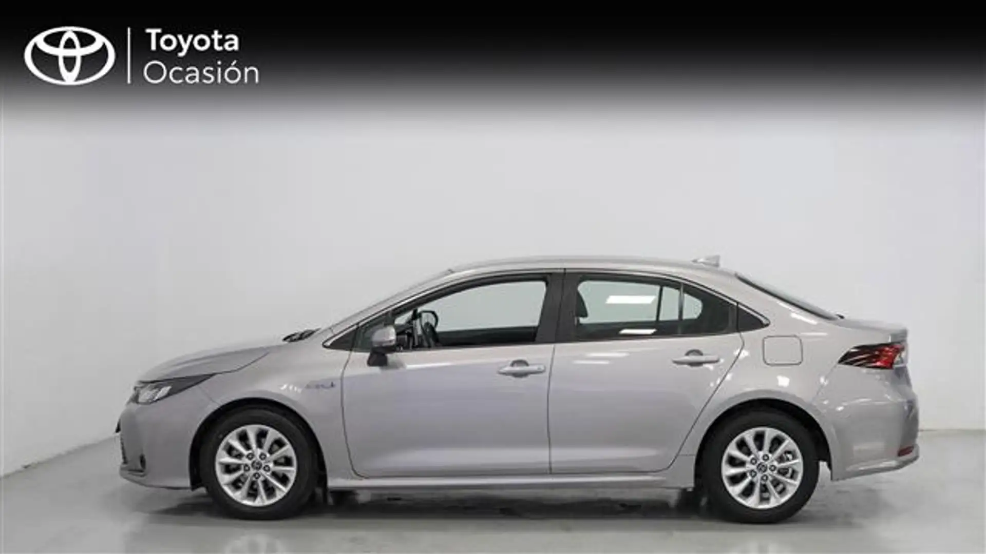 Toyota Corolla Sedán 125H Active Tech Grijs - 2