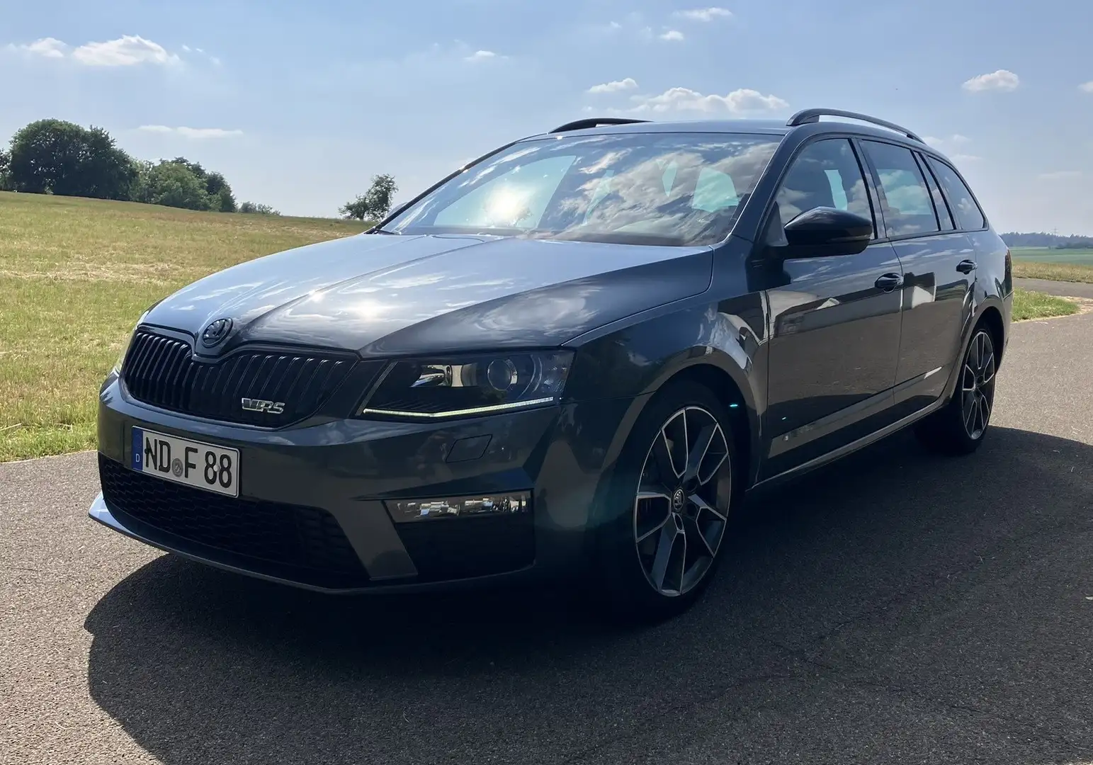 Skoda Octavia Octavia Combi 2.0 TDI 4x4 DSG RS Grau - 1