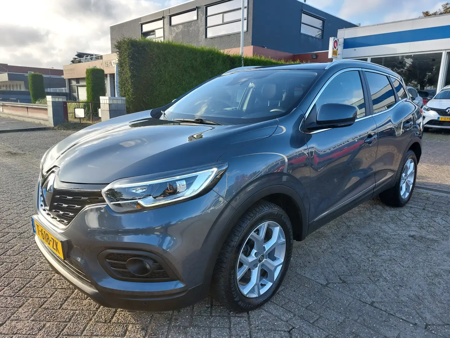 Renault Kadjar 1.3 TCe Zen AUTOMAAT  (bouwj.19-11-2020) Gris - 2