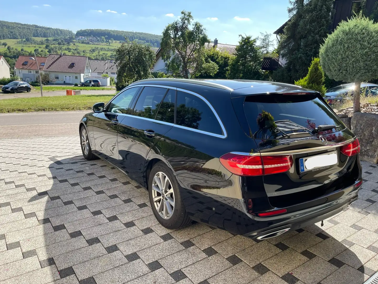 Mercedes-Benz E 200 T Avantgarde, PANO, AHK, digi Cockpit, Leder Schwarz - 2