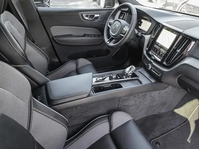 Volvo XC60 view 8