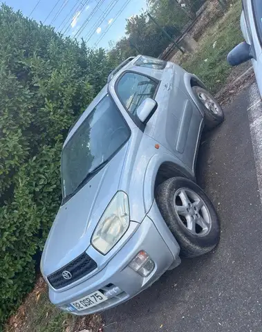 Toyota RAV4 view 2