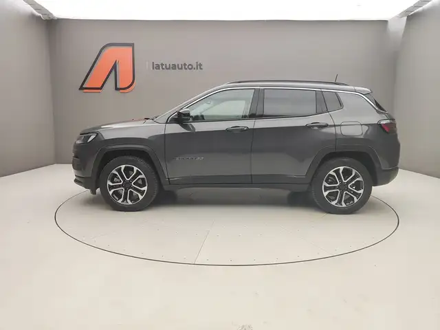 Jeep Compass view 4