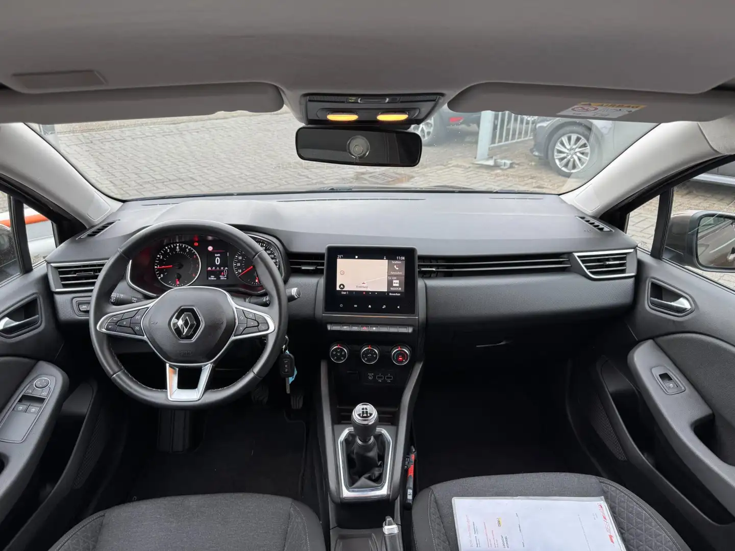 Renault Clio 1.0 TCe Zen NL AUTO / 4-SEIZOENENBANDEN / NAVI / C Bruin - 2