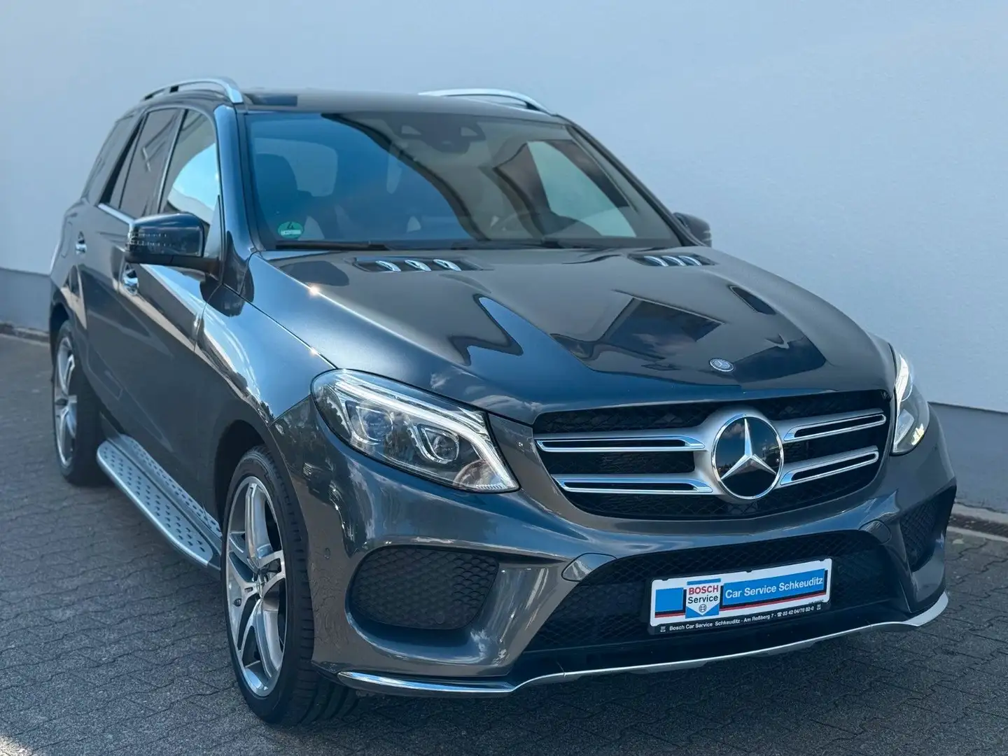 Mercedes-Benz GLE 500 GLE -Klasse 4Matic AMG-Line, V8, Kamera Grau - 2