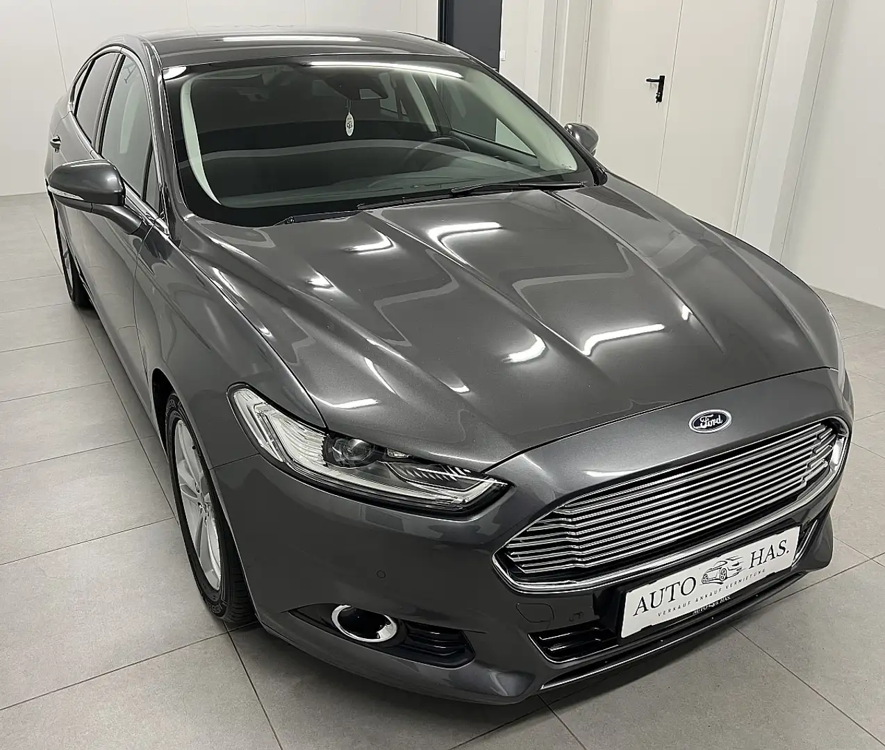 Ford Mondeo Titanium 2,0 TDCi Grau - 1