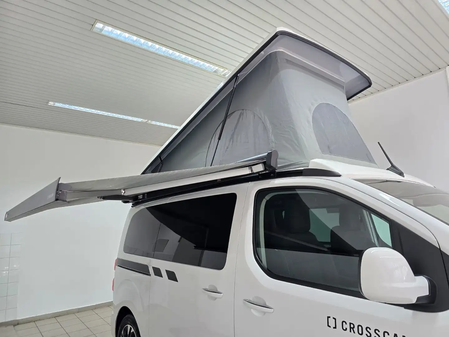 Opel Zafira Life Edition aut. M Crosscamp Küche 4xBett AHK Weiß - 2