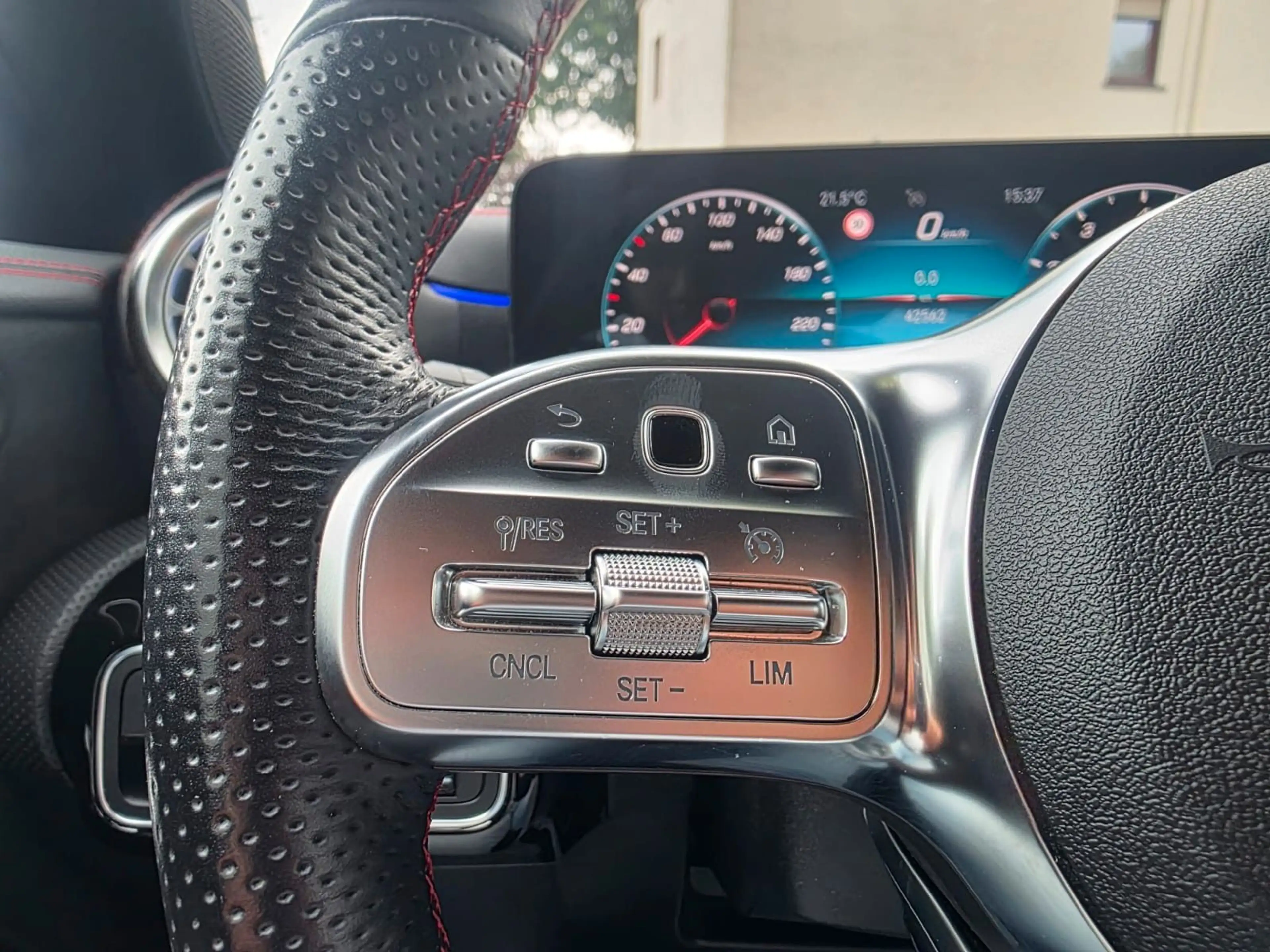 Mercedes-Benz CLA 220 4Matic Coupe/Automatik/AMG/LED/ — photo 12