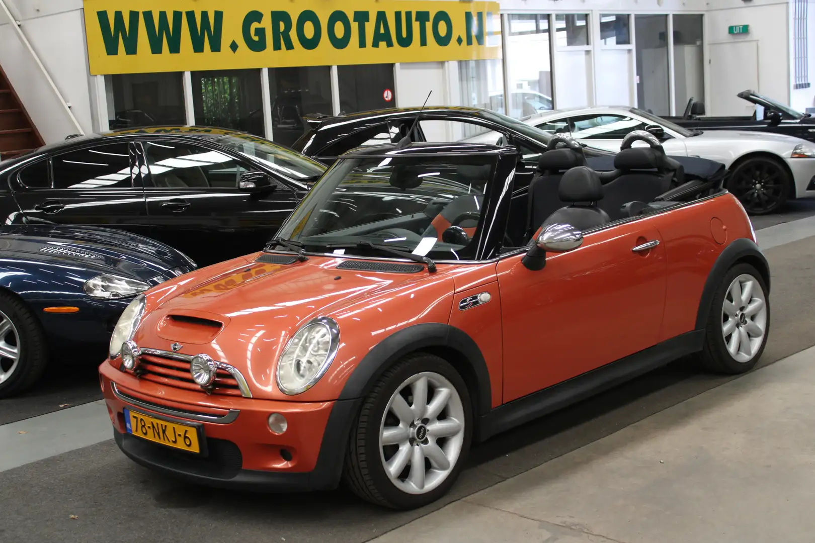 MINI Cooper S Cabrio Mini 1.6 Airco, Stuurbekrachtiging Oranje - 1