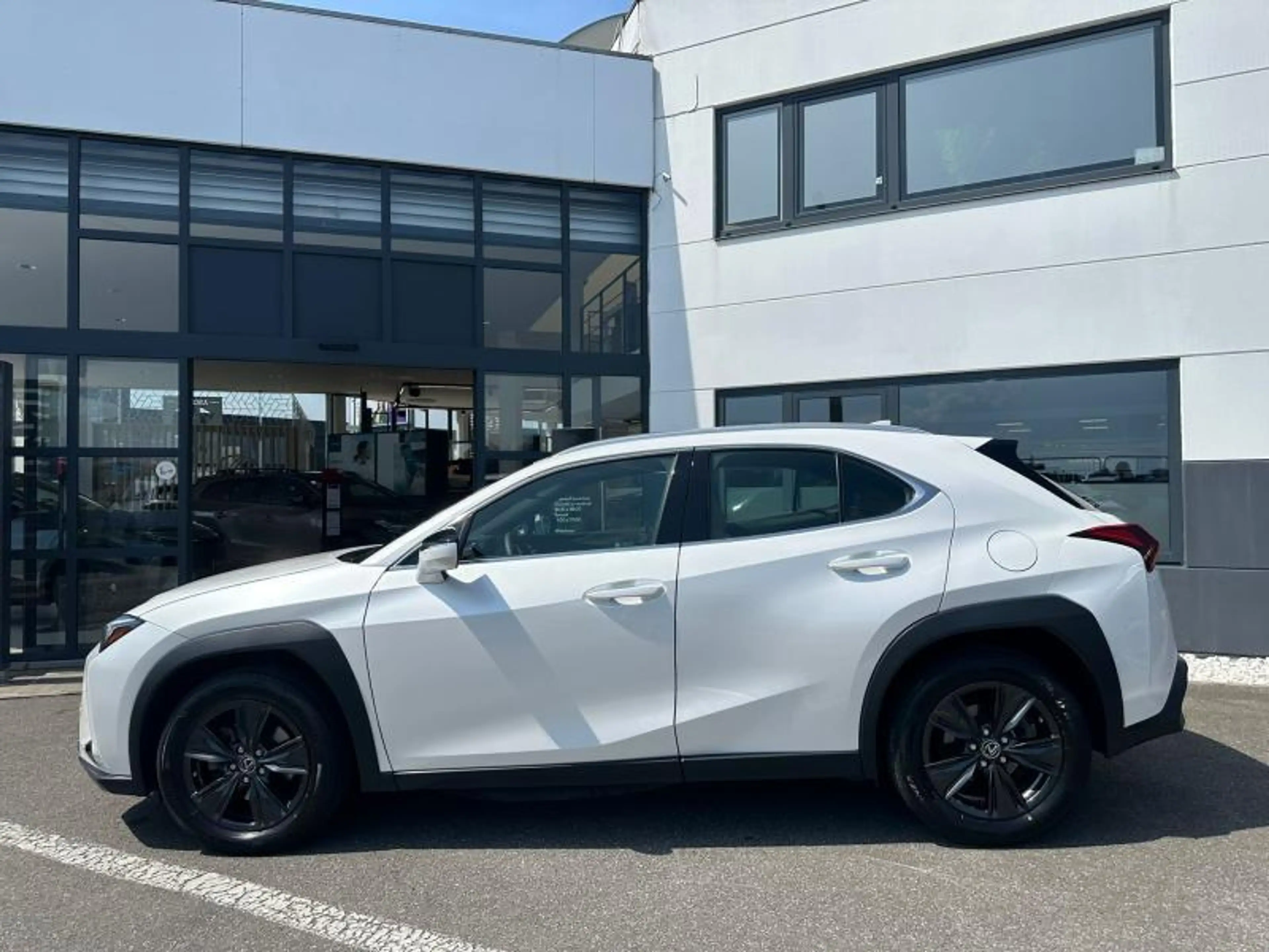 Lexus UX 250h Business Line — photo 4
