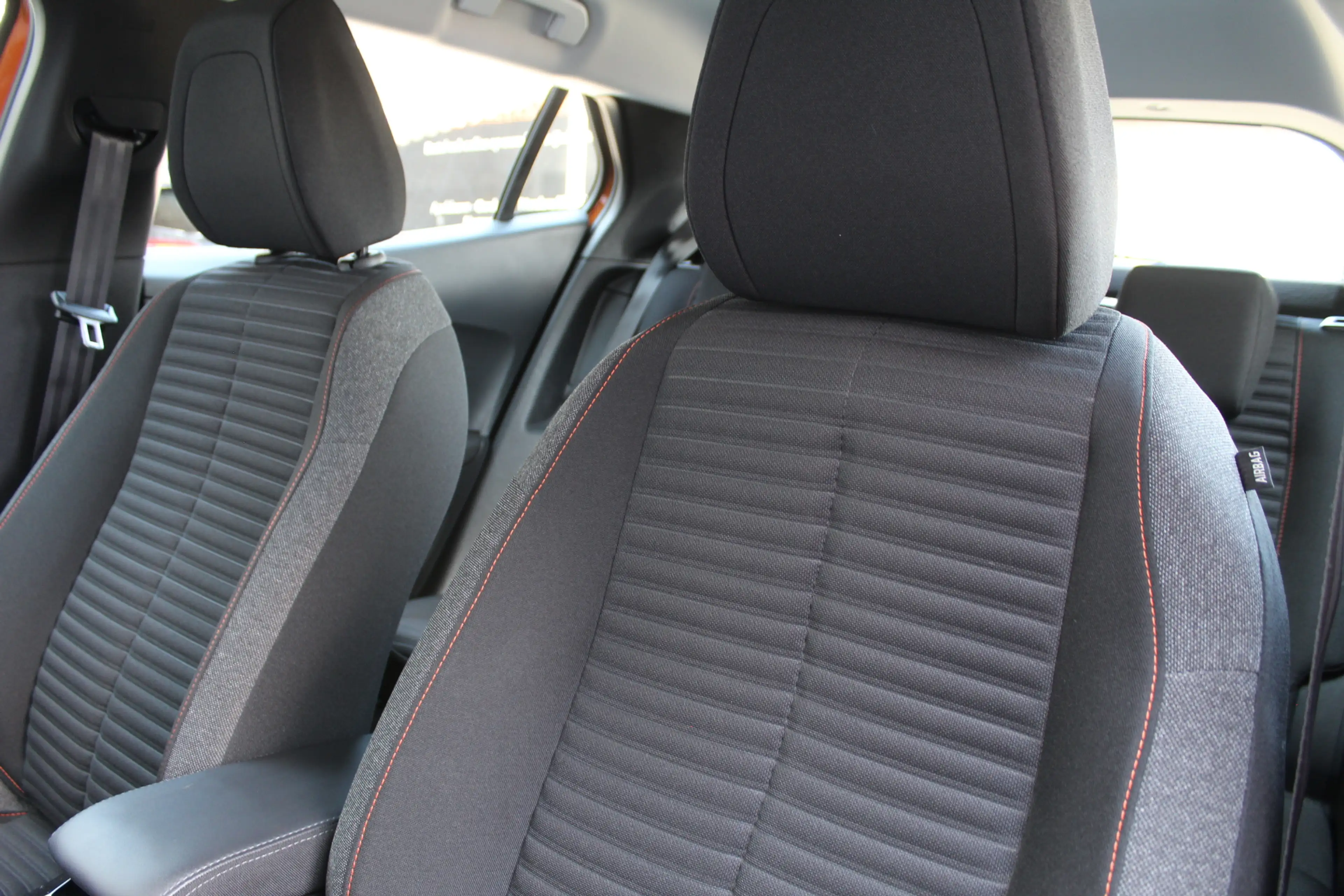 Peugeot e-2008 EV Active 50 kWh | Camera | Carplay | Cruise — photo 7