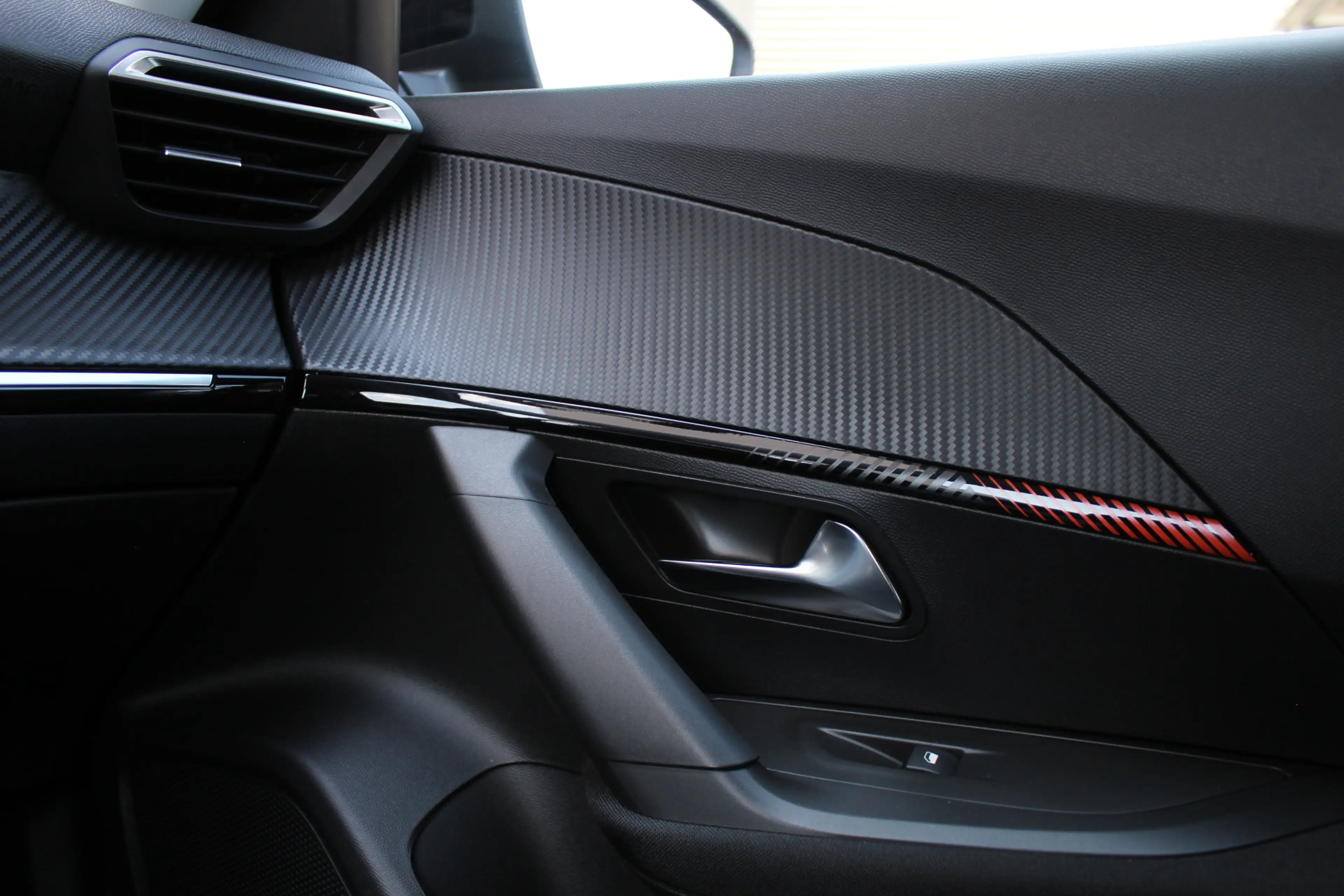 Peugeot e-2008 EV Active 50 kWh | Camera | Carplay | Cruise — photo 19
