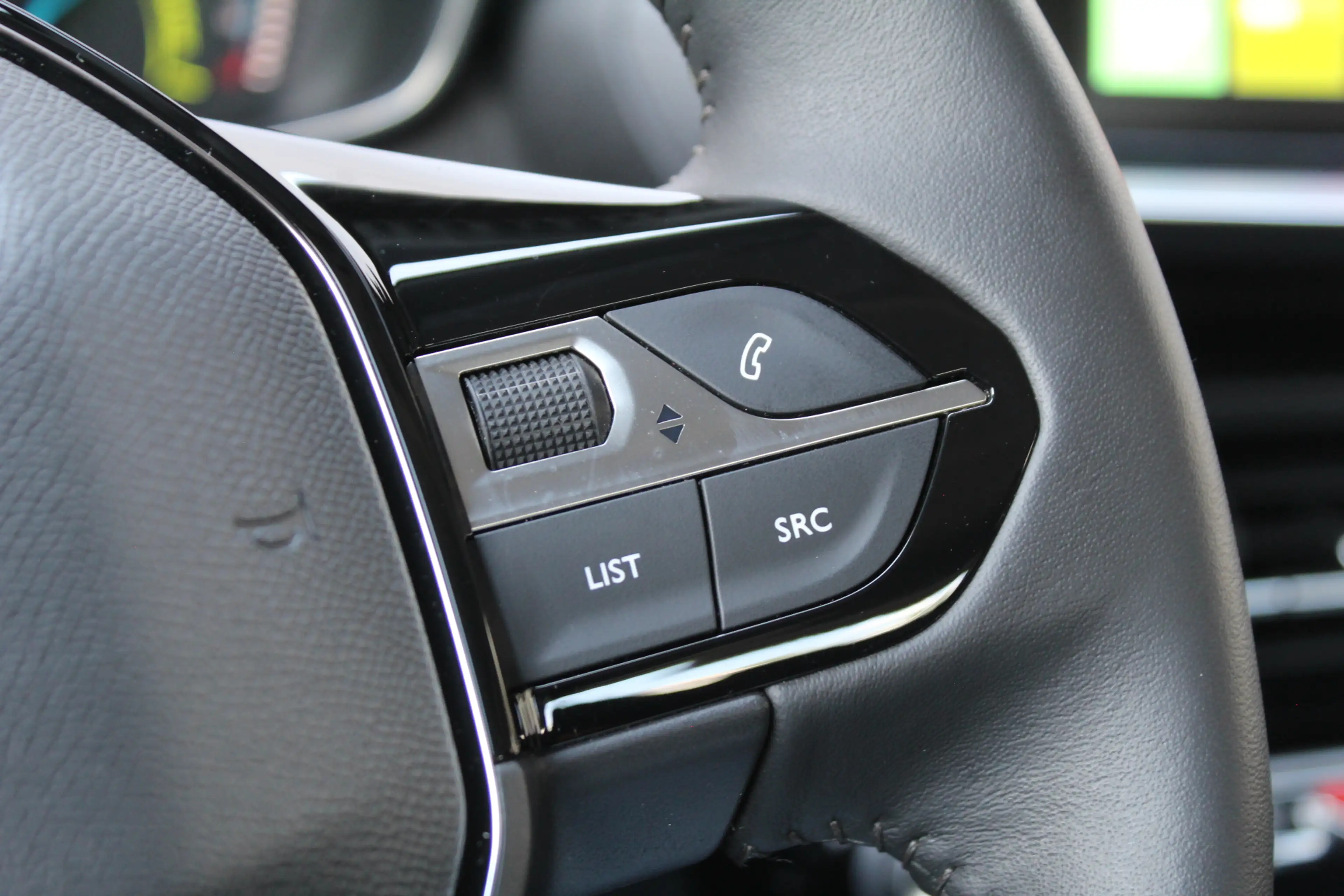 Peugeot e-2008 EV Active 50 kWh | Camera | Carplay | Cruise — photo 10