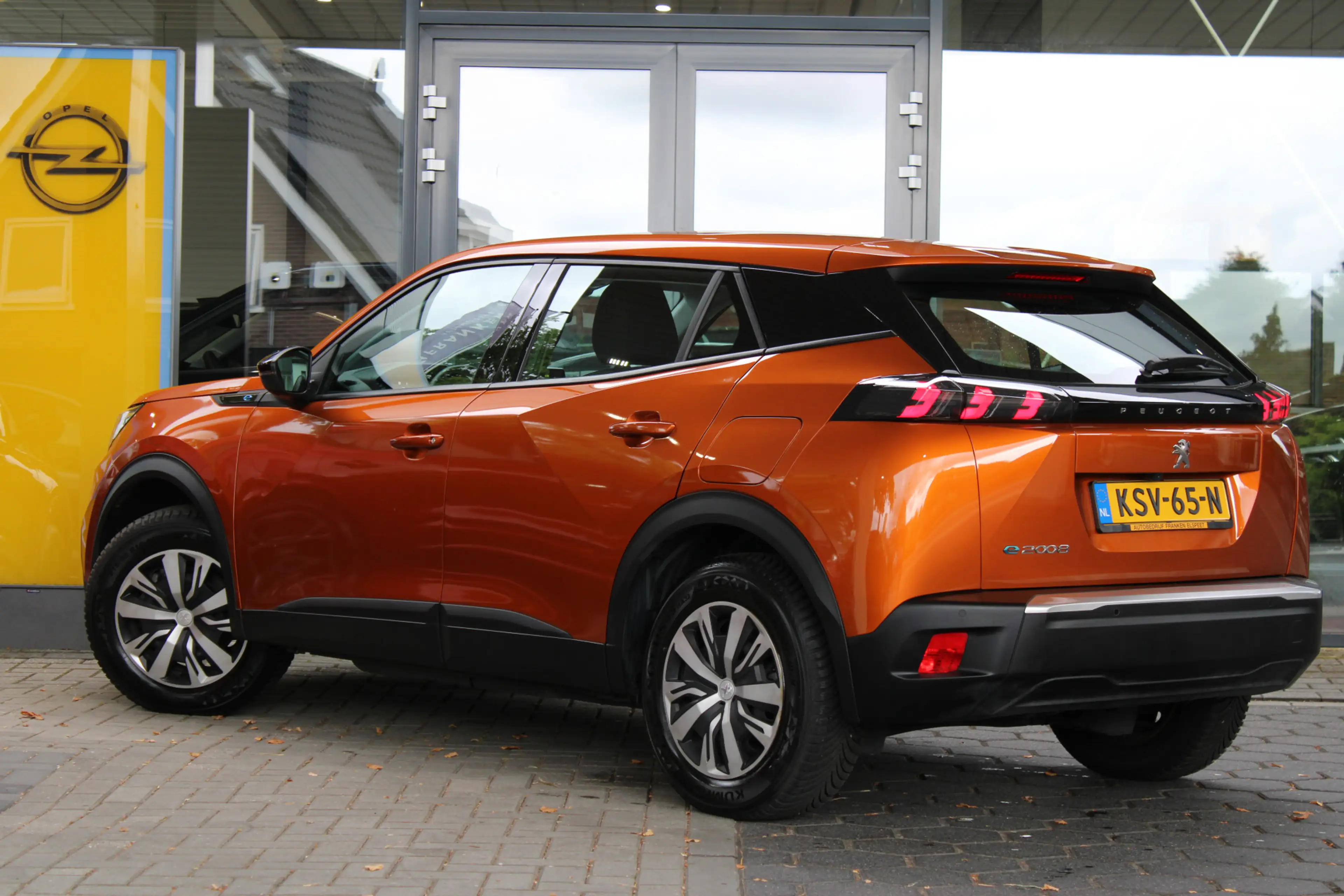 Peugeot e-2008 EV Active 50 kWh | Camera | Carplay | Cruise — photo 3