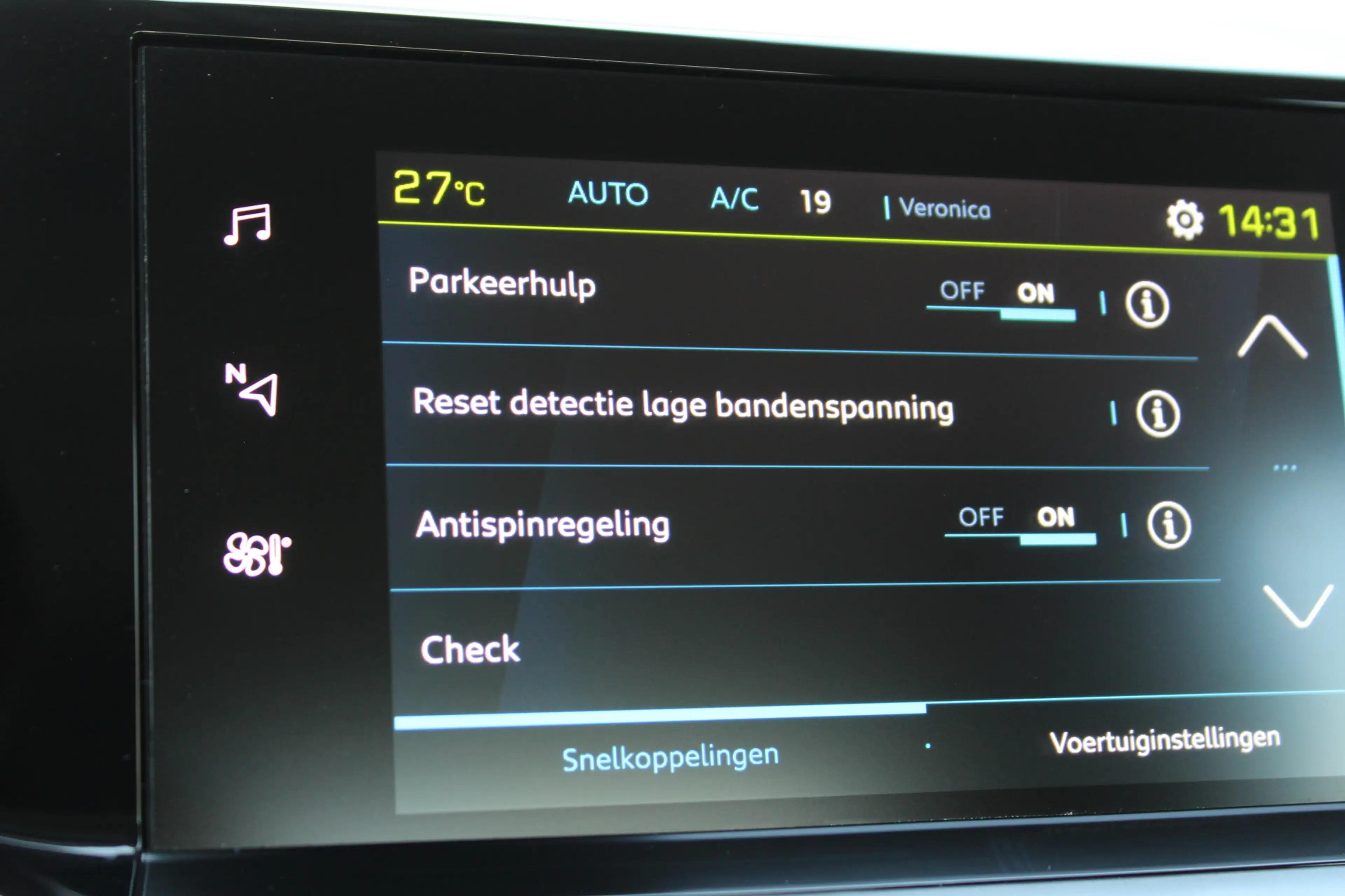 Peugeot e-2008 EV Active 50 kWh | Camera | Carplay | Cruise — photo 16