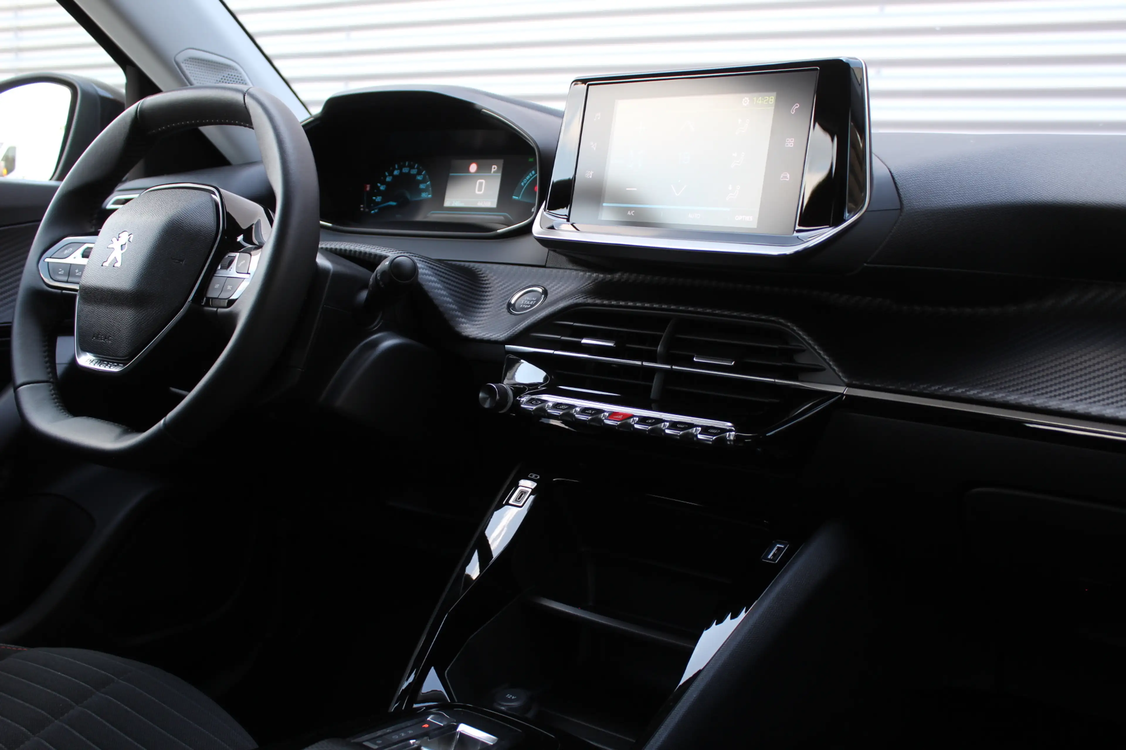 Peugeot e-2008 EV Active 50 kWh | Camera | Carplay | Cruise — photo 6