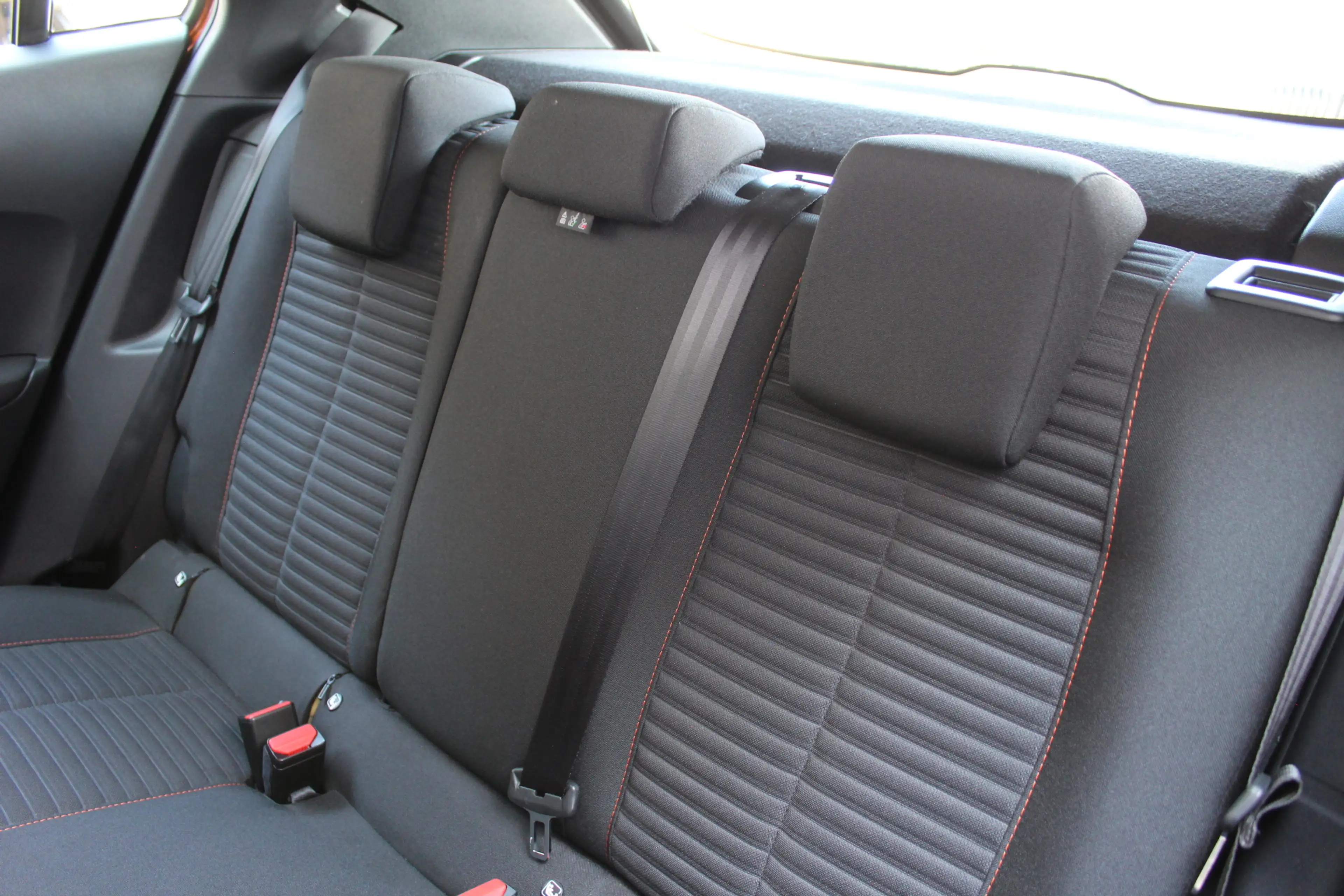 Peugeot e-2008 EV Active 50 kWh | Camera | Carplay | Cruise — photo 29