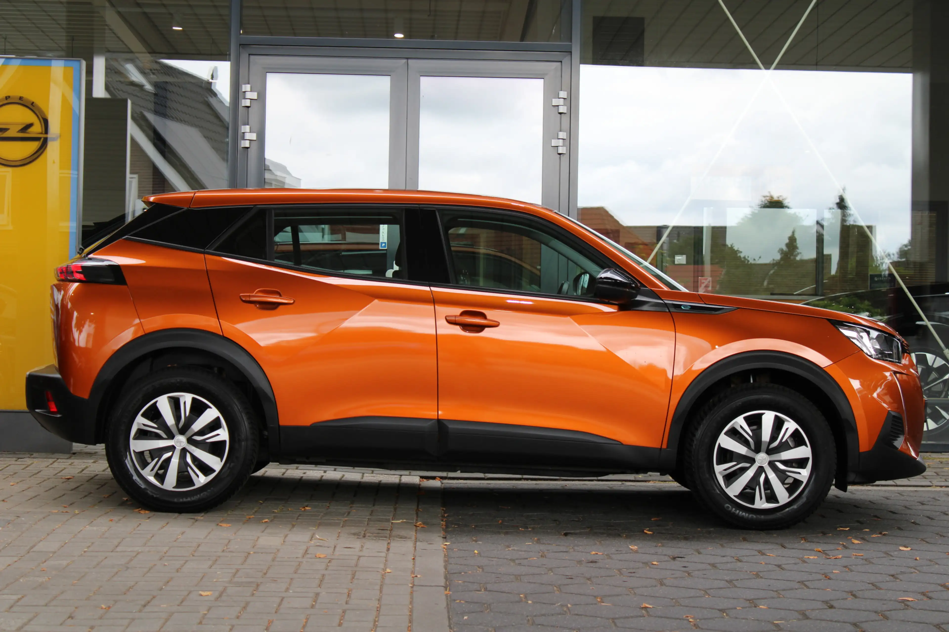 Peugeot e-2008 EV Active 50 kWh | Camera | Carplay | Cruise — photo 2
