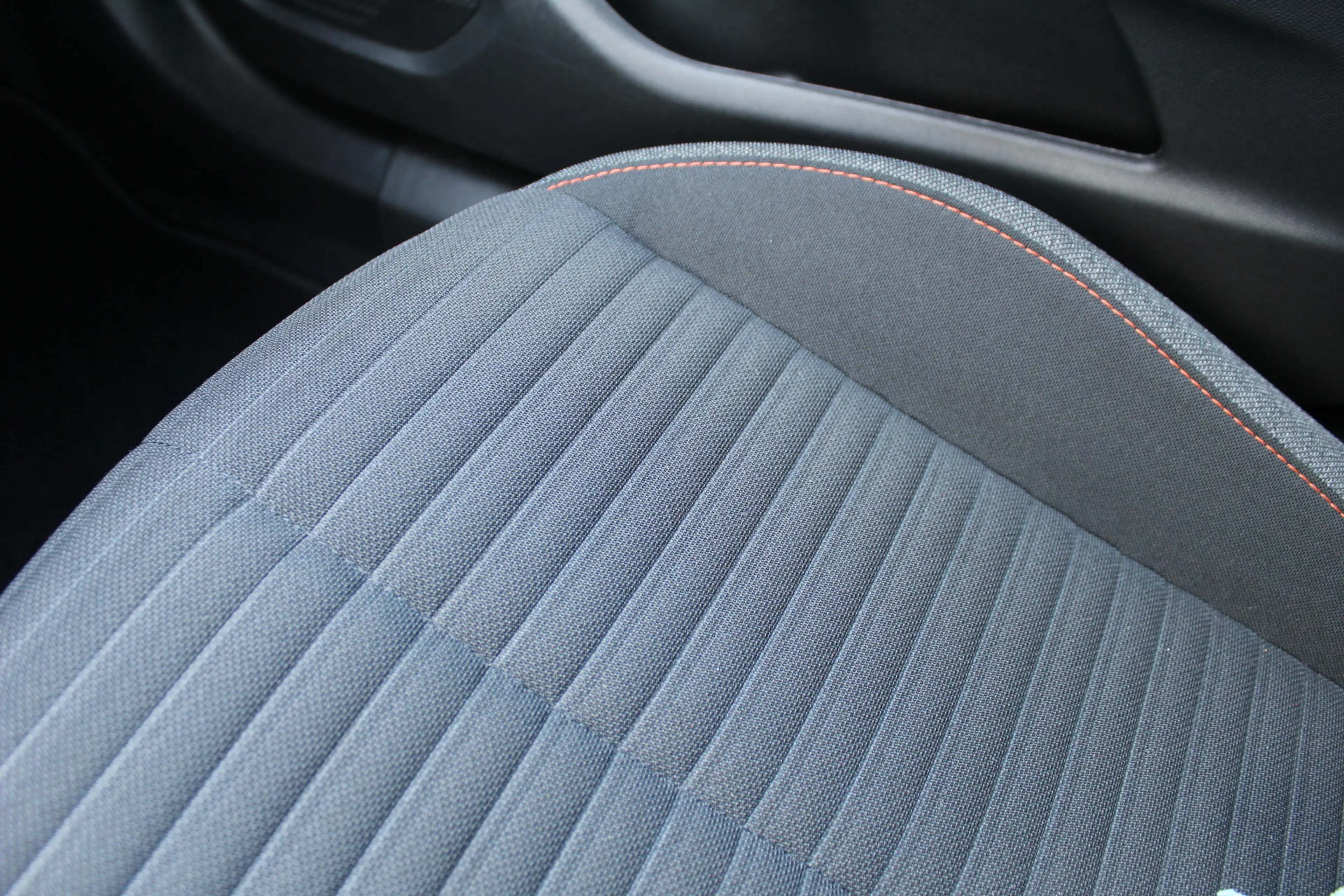 Peugeot e-2008 EV Active 50 kWh | Camera | Carplay | Cruise — photo 18