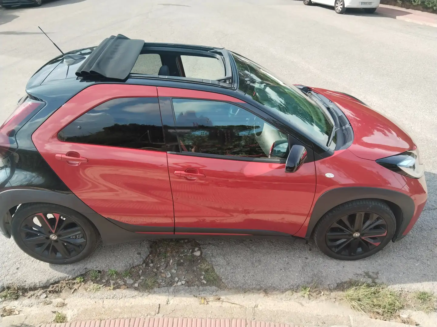 Toyota Aygo X Xcross 1.0VVT.72 CV Rojo - 1