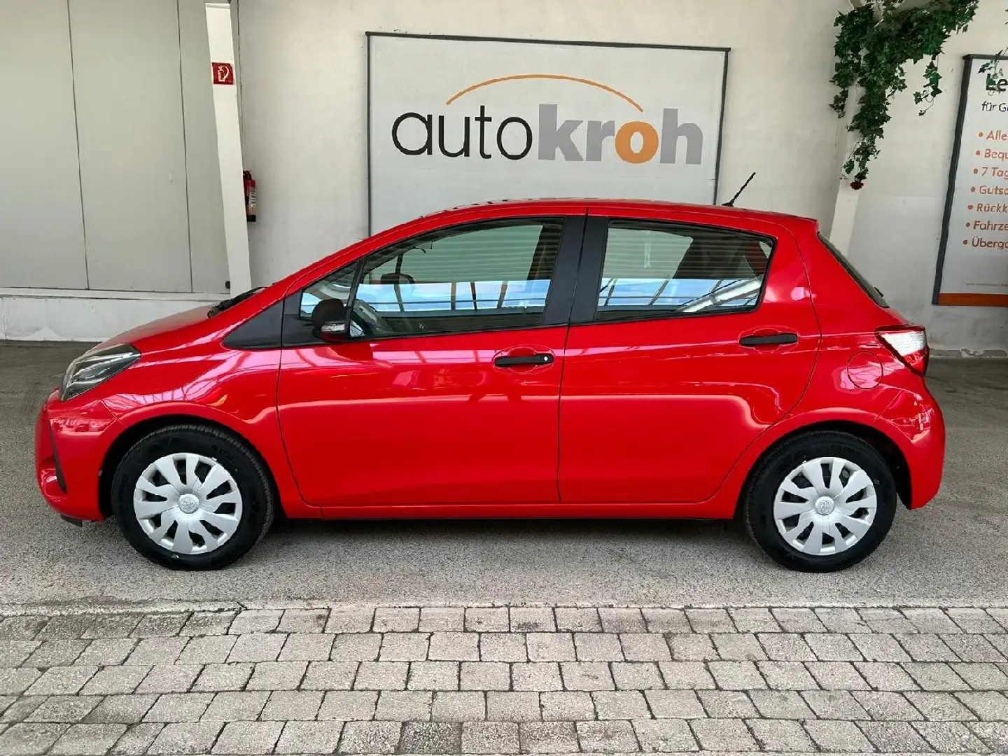 Toyota Yaris Basis Rot - 2