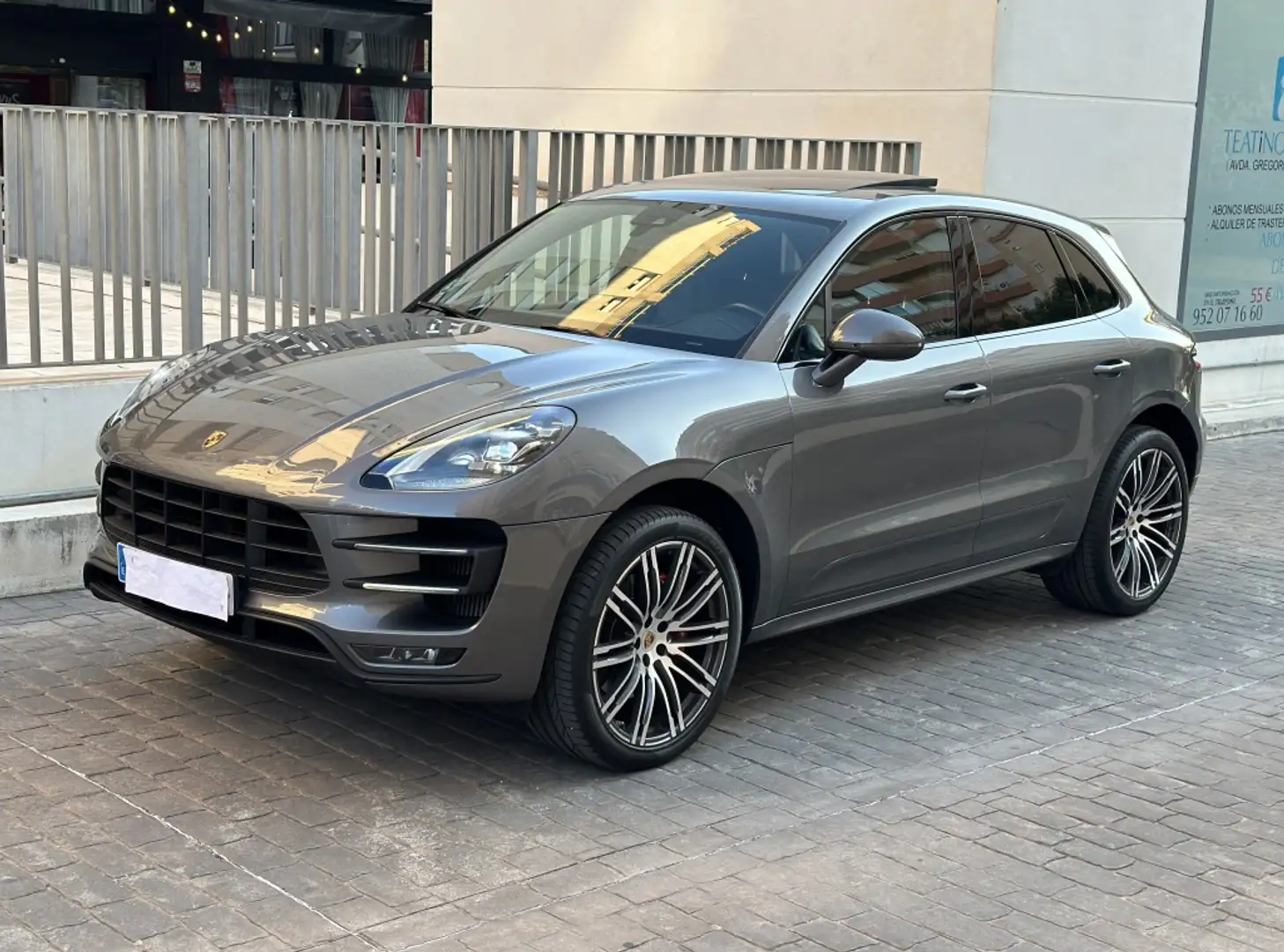 Porsche Macan Turbo Aut. Grijs - 1