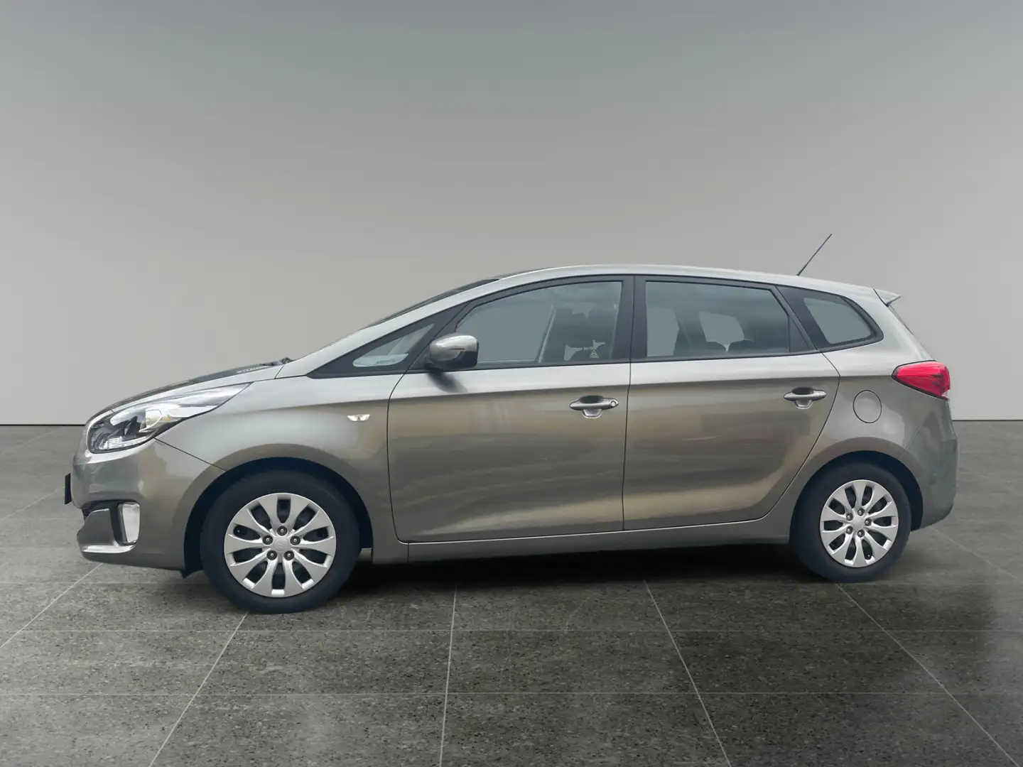 Kia Carens 1,7 CRDi Cool mit Anhängerkupplung Černá - 2