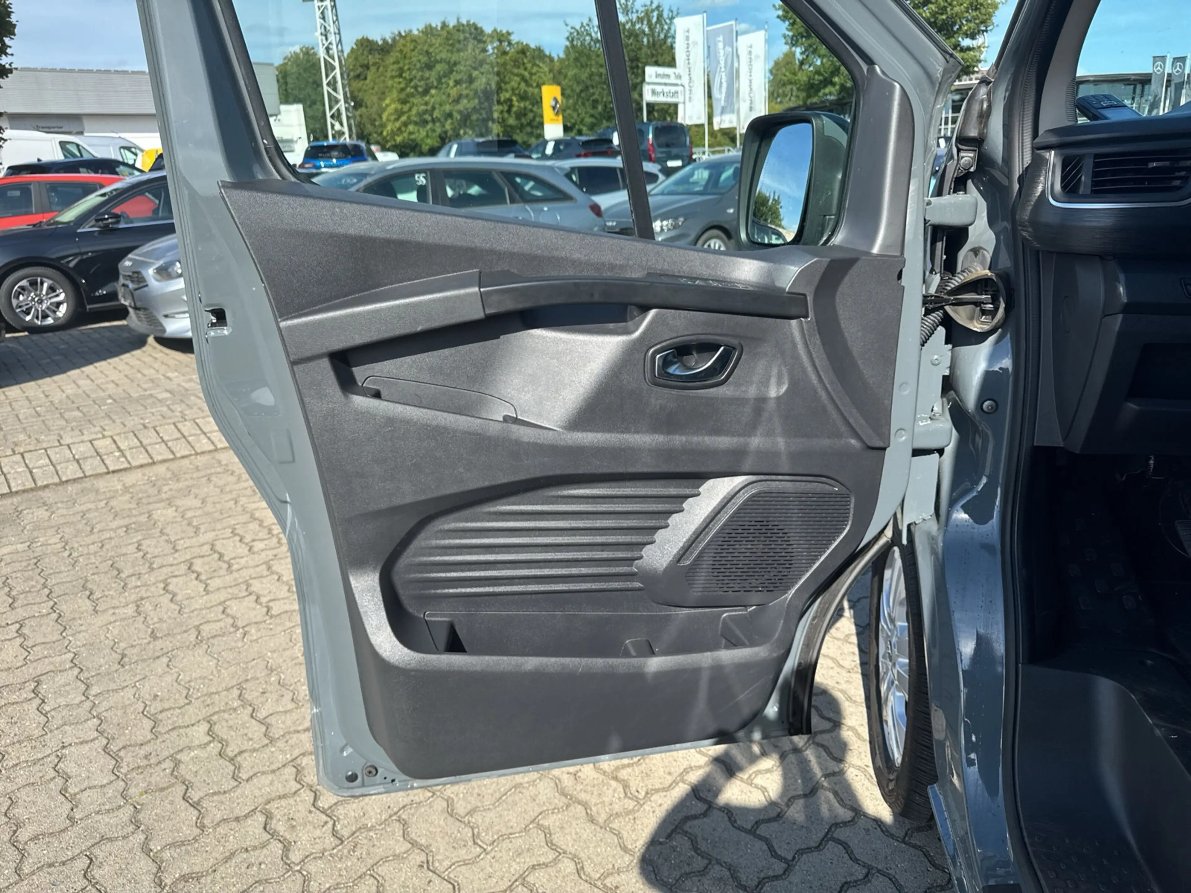 Nissan Primastar 2,8t dCi 150 L1H1 Tekna 8-Sitzer Navi+SHZ — photo 13