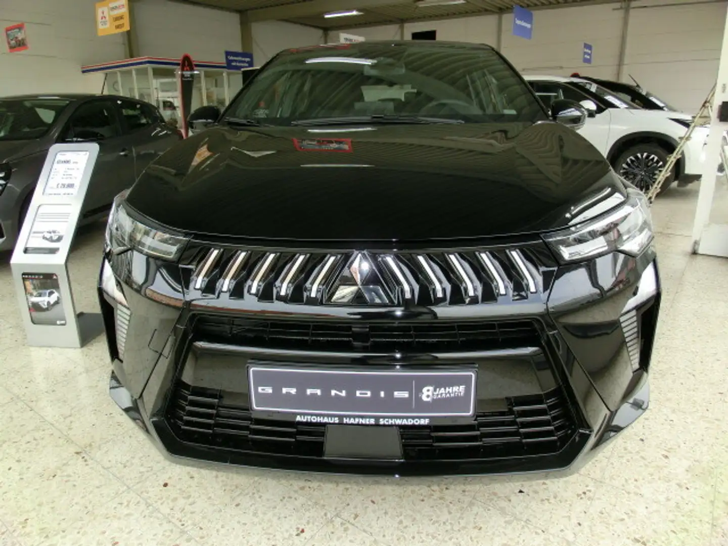 Mitsubishi Grandis 1,3 l DI-T MHEV Schwarz - 2