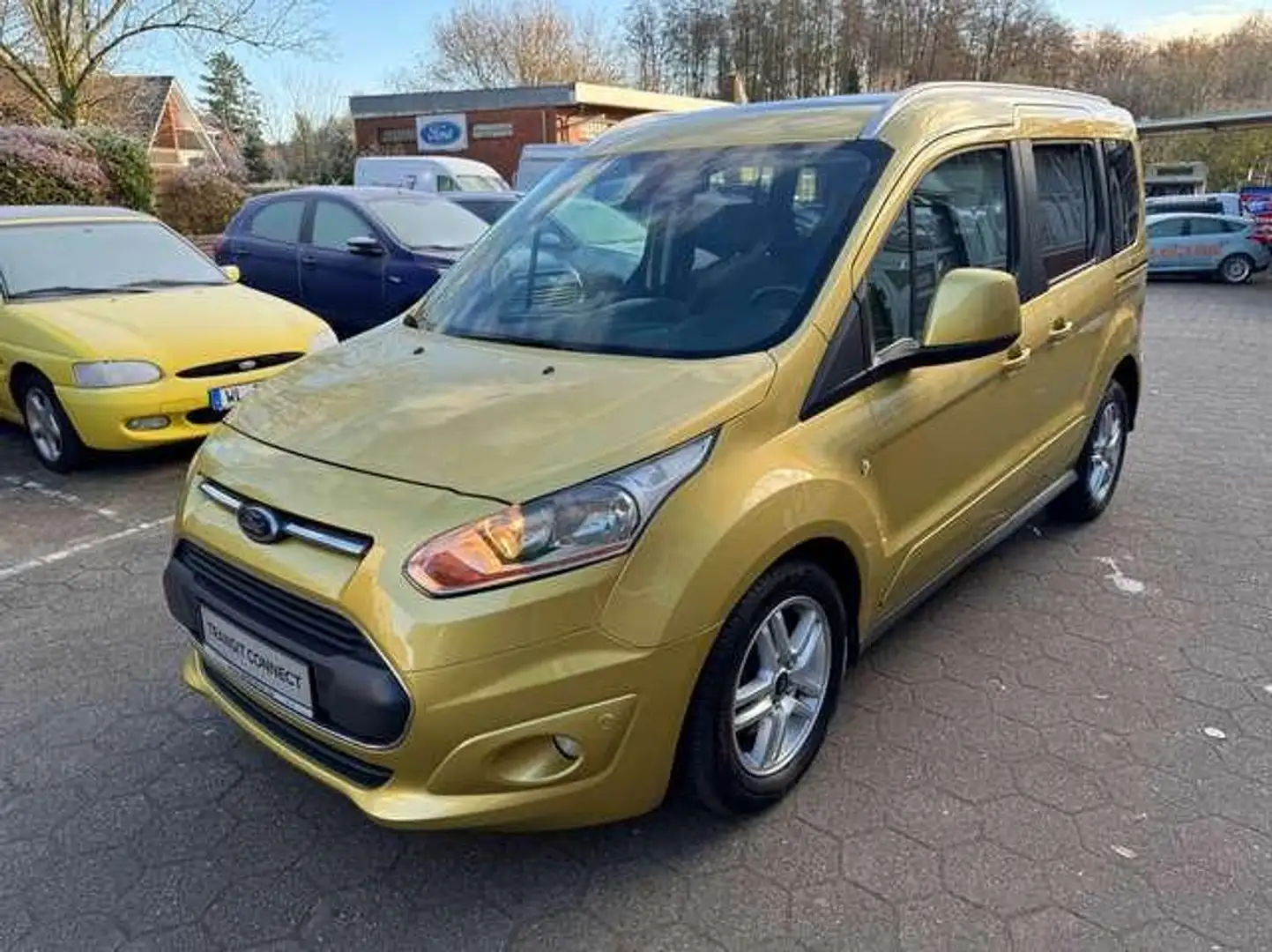 Ford Tourneo Connect Titanium Amarillo - 1
