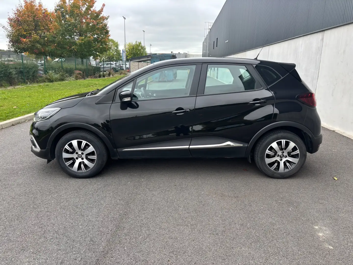 Renault Captur Zen Schwarz - 2