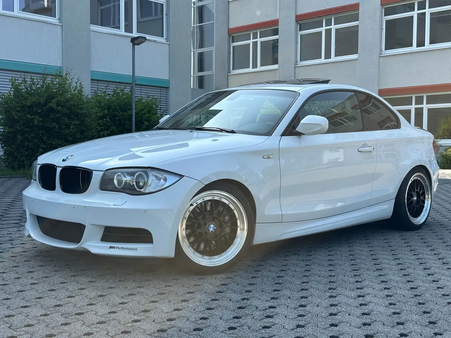 BMW 135 i Coupe M-Paket DKG Leder Navi White - 1