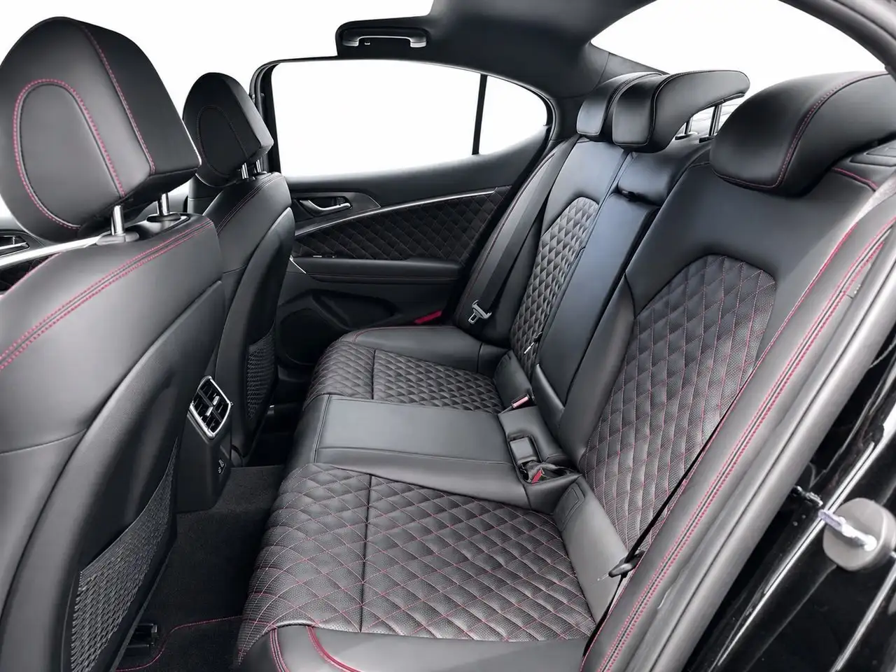 Genesis G70 снимка Genesis G70