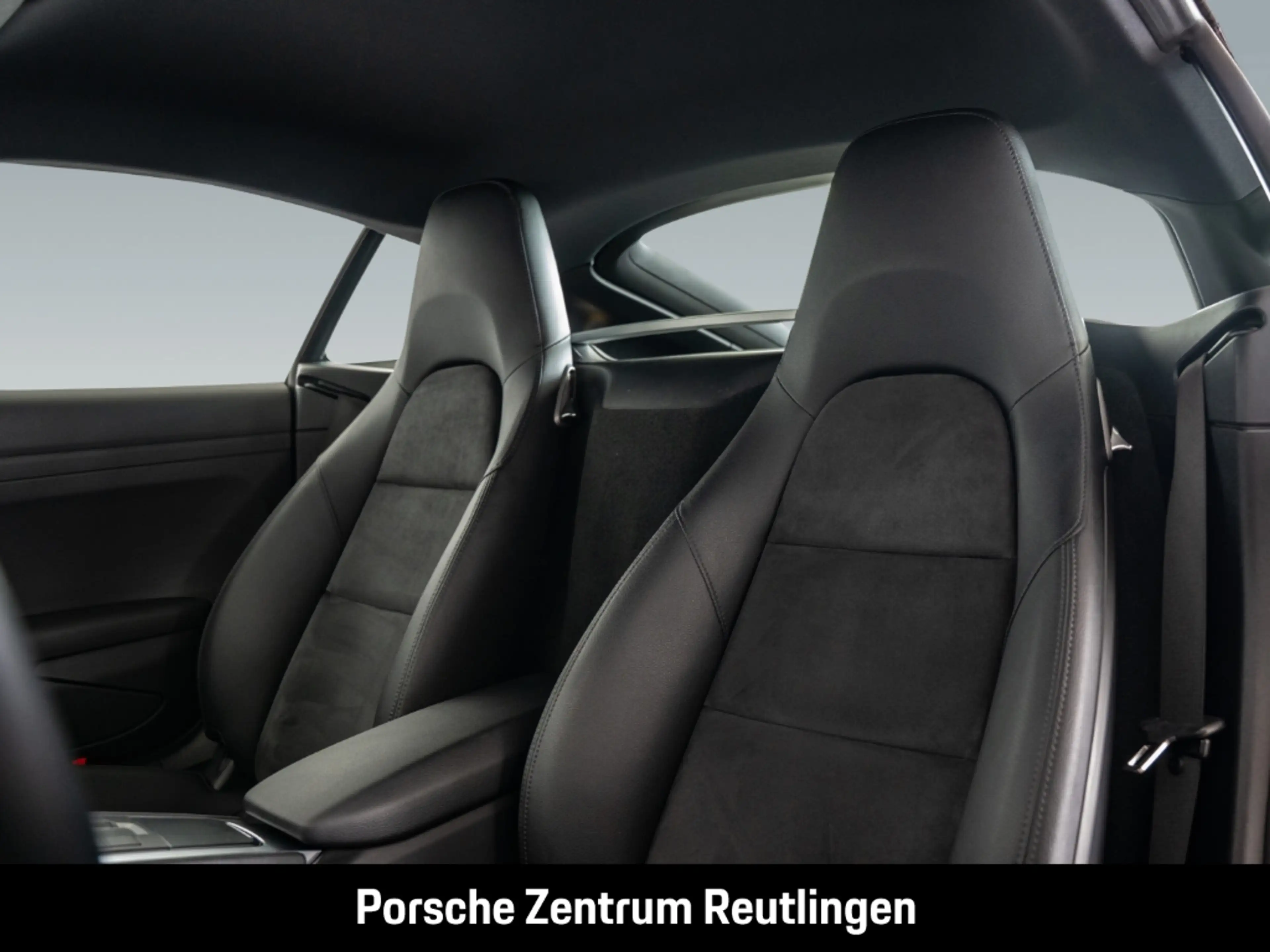 Porsche Cayman 718 — photo 6
