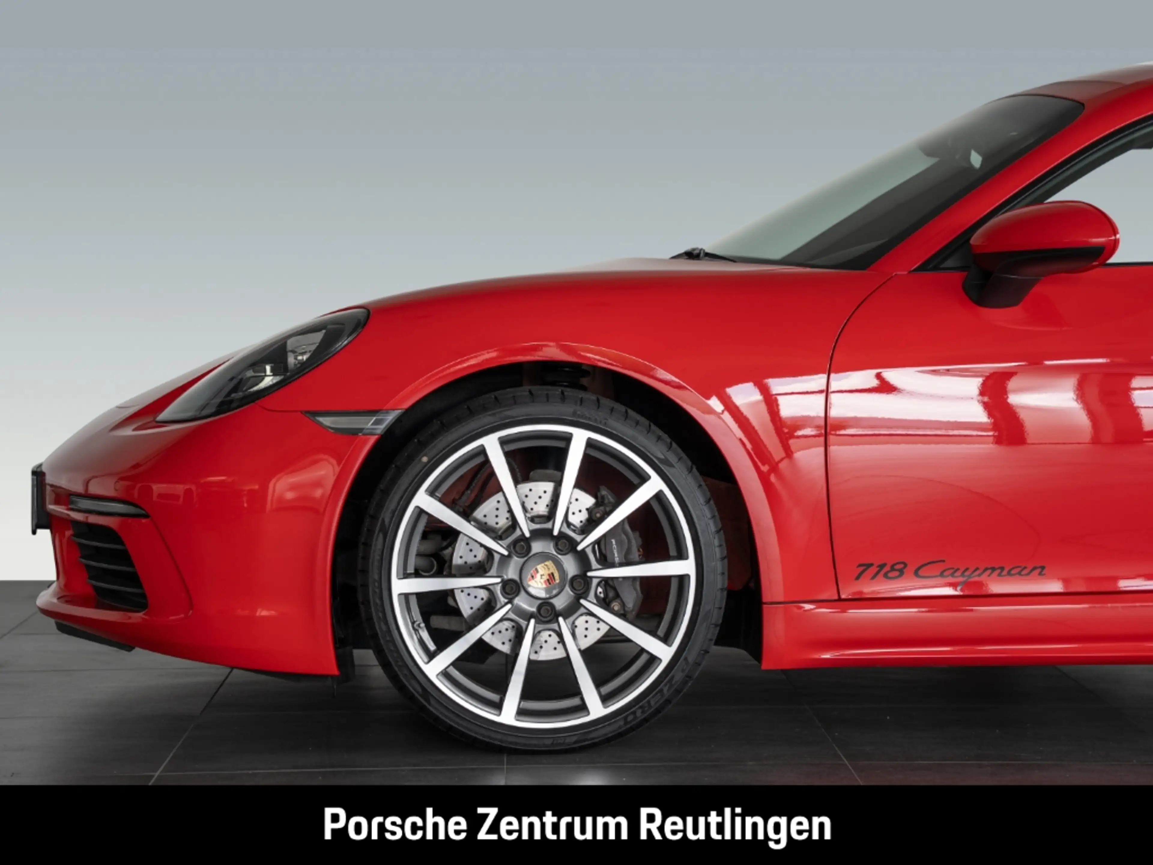 Porsche Cayman 718 — photo 10