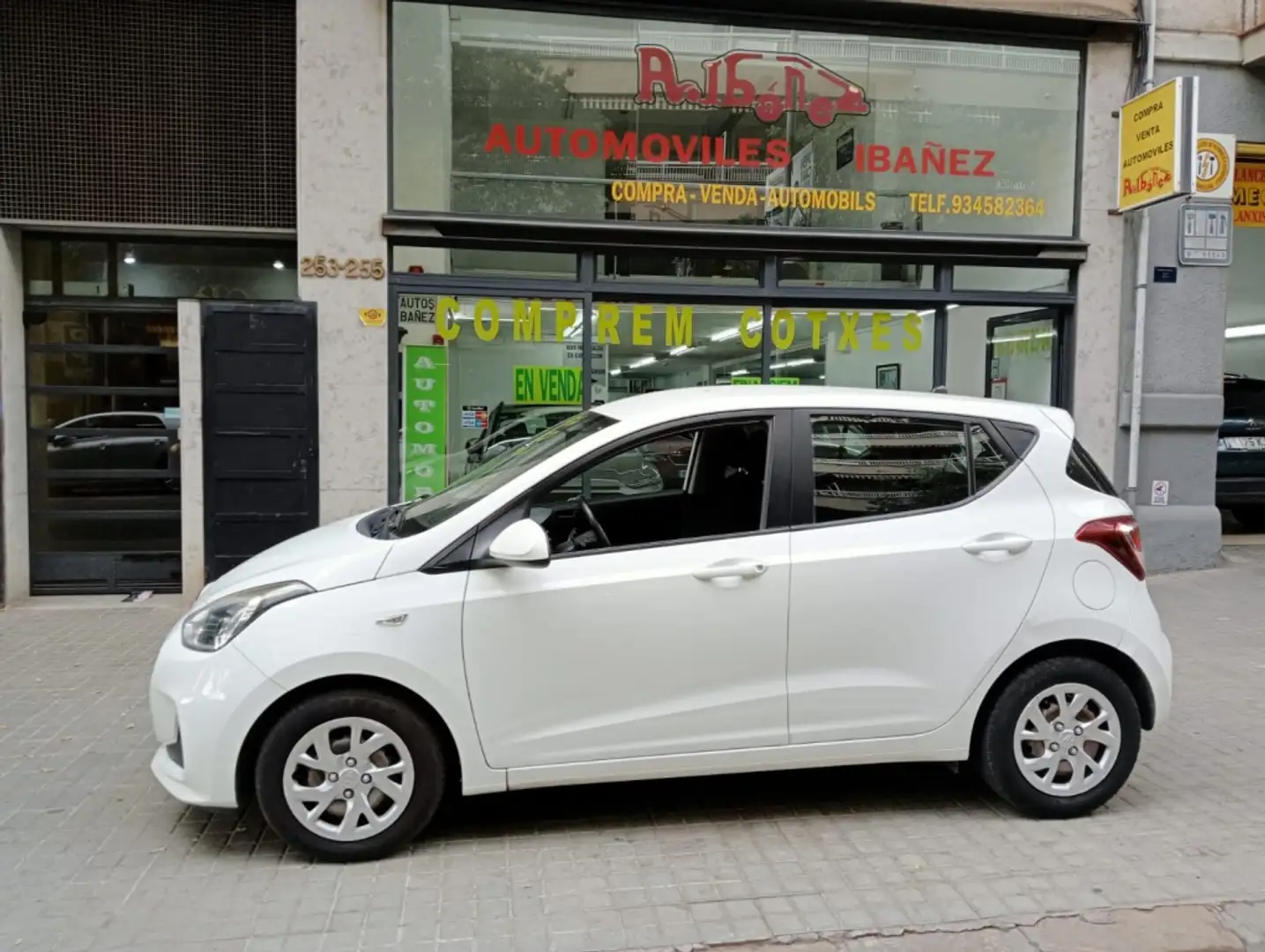 Hyundai i10 1.0 Tecno Weiß - 1