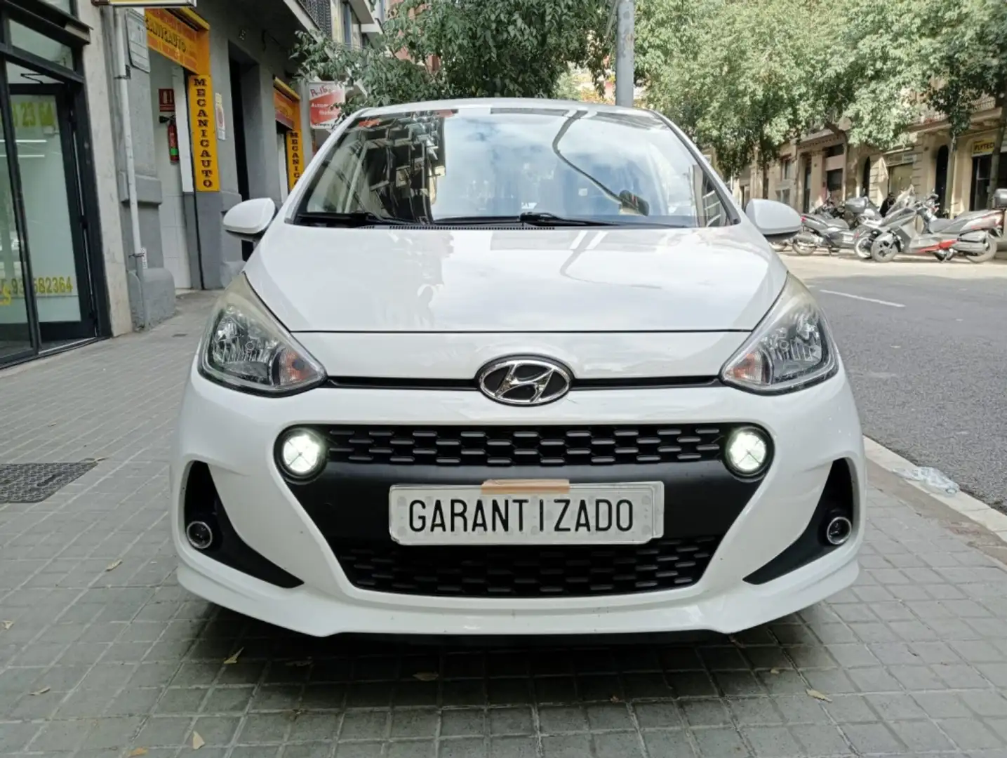 Hyundai i10 1.0 Tecno Weiß - 2