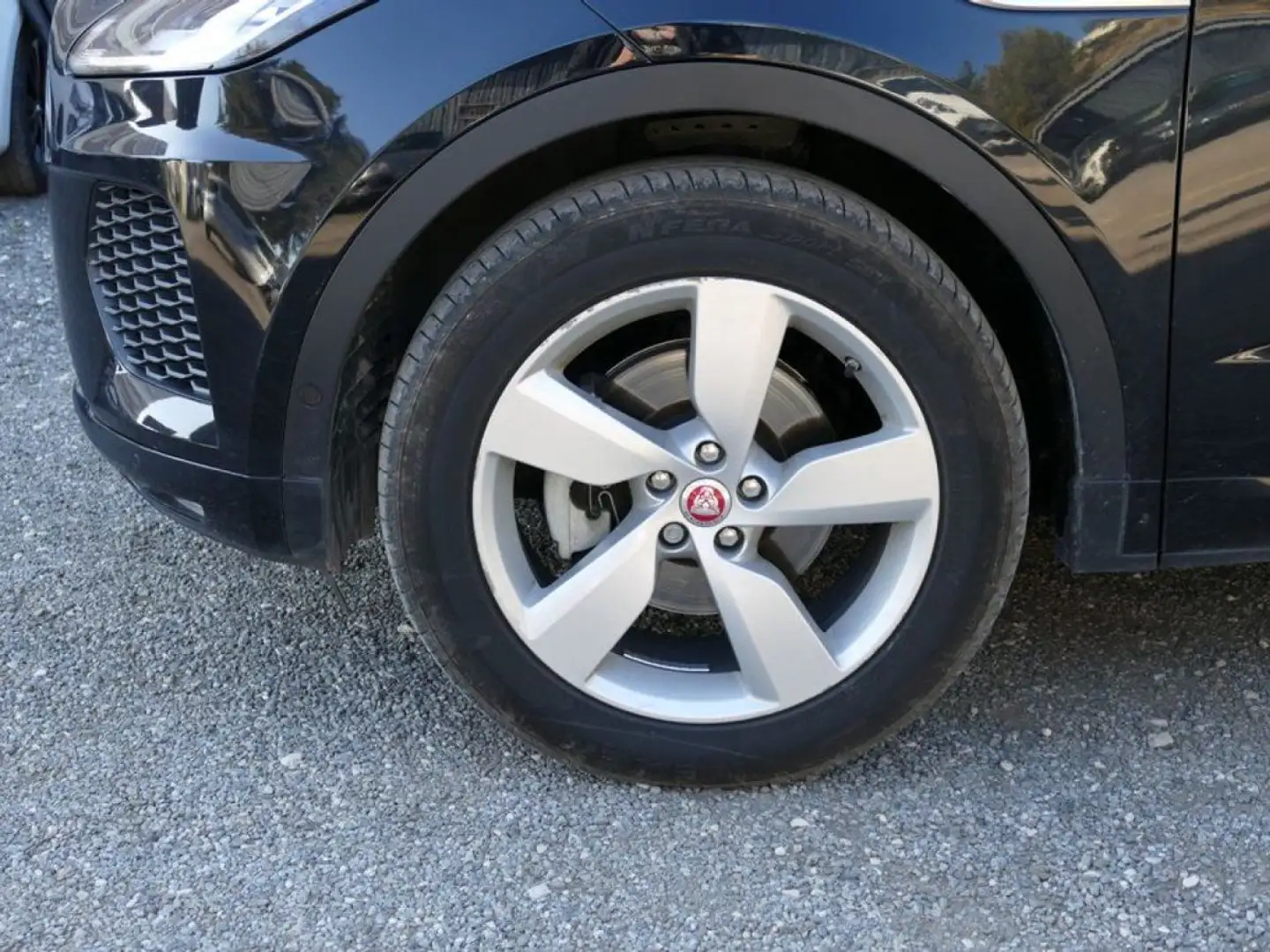 Jaguar E-Pace 2.0 180 Ch R-DYNAMIC SE BVA AWD TOIT OUVRANT Schwarz - 2