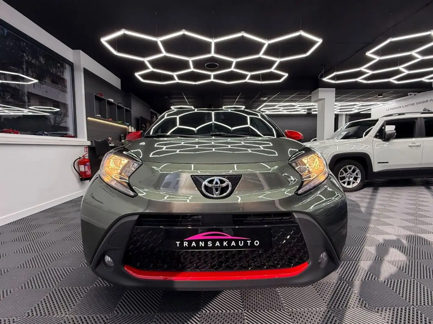 Toyota Aygo X 1.0 VVT-i 72 Design Grün - 2