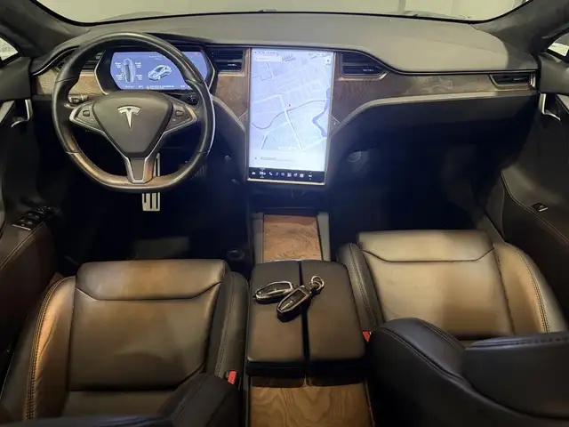 Tesla Model S view 13